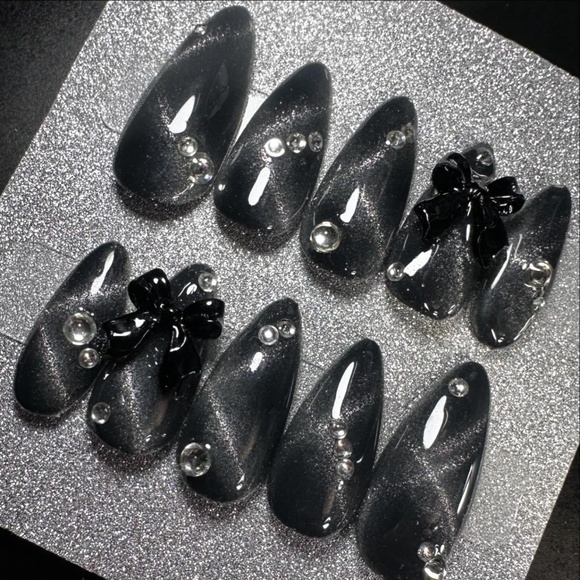 Medium almond black cat eye gel handmade press on nails - Picture 3 of 6